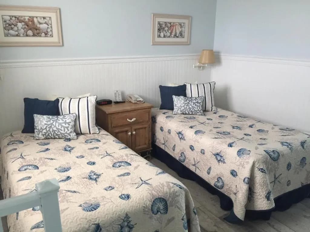 Double Suite oceanfront twin beds