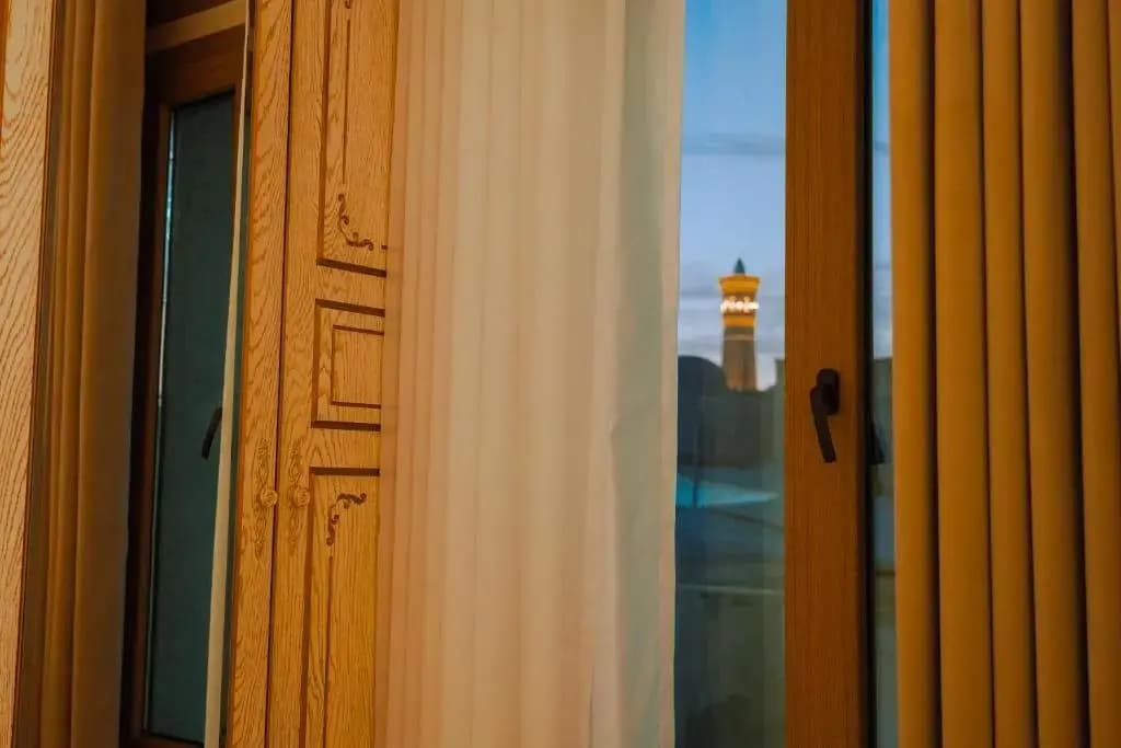 Deluxe Double room with city view full double bed