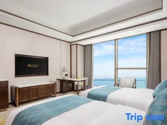 Standard room with lake view