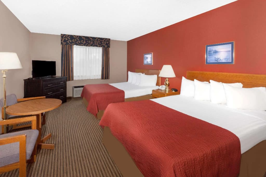Standard Quadruple room with courtyard view