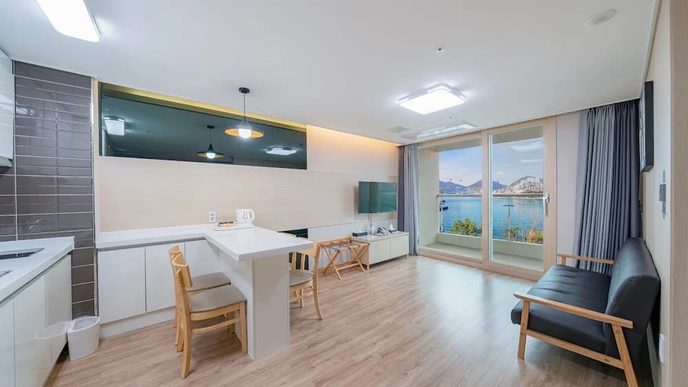 Premium Double room with balcony and with ocean view twin beds