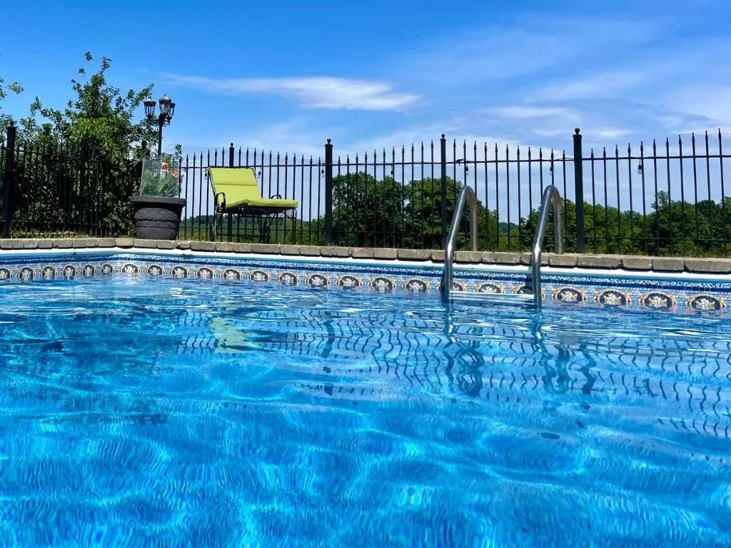 Standard Double room with pool view full double bed