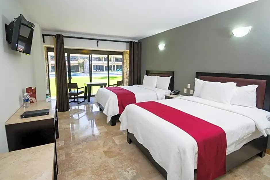 Standard room with pool view