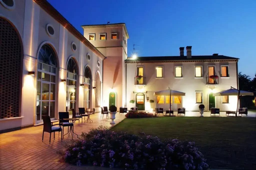 Hotel photo 1
