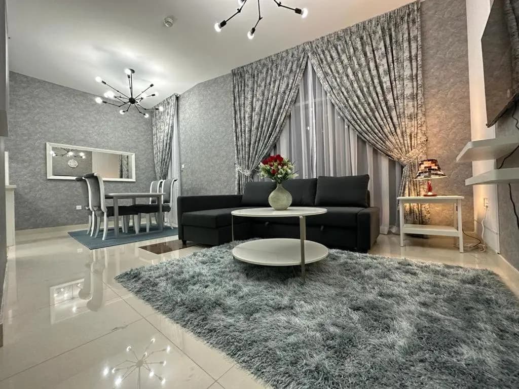 3 Bedrooms Apartment