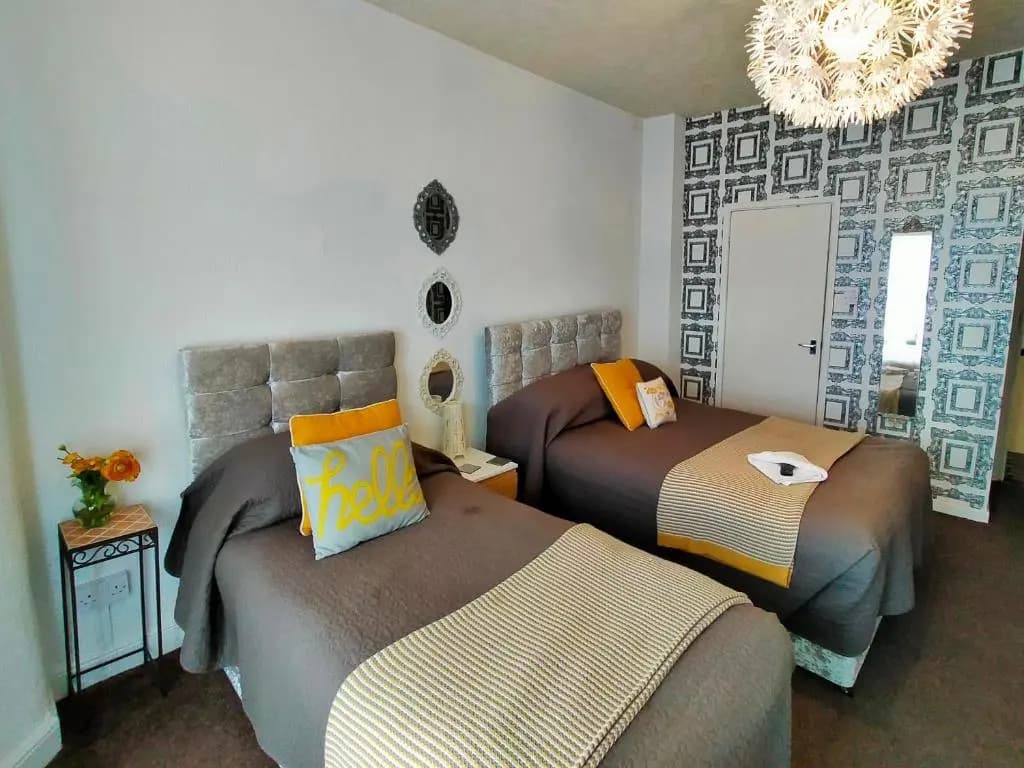 Standard Triple room