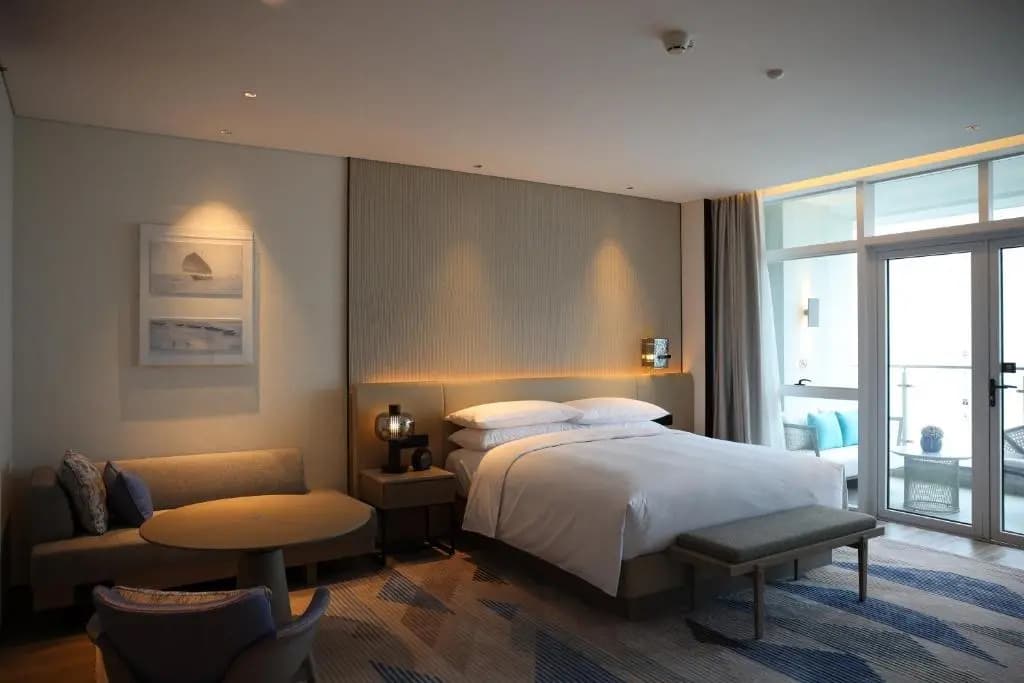 1 Bedroom Premier Double Suite with ocean view full double bed