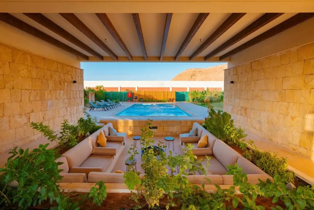 2 Bedrooms Villa