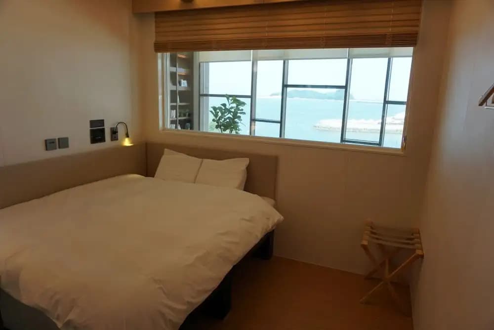 Standard Double room with ocean view full double bed