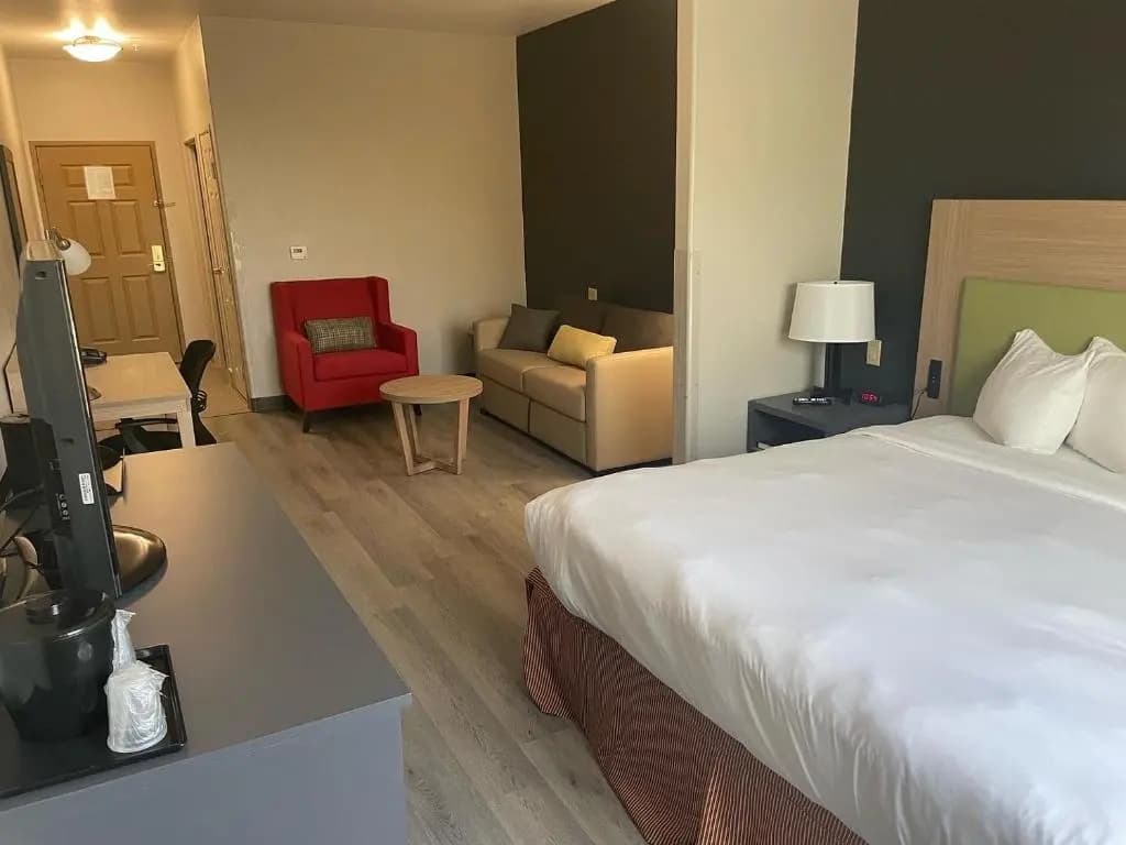 Double Suite full double bed