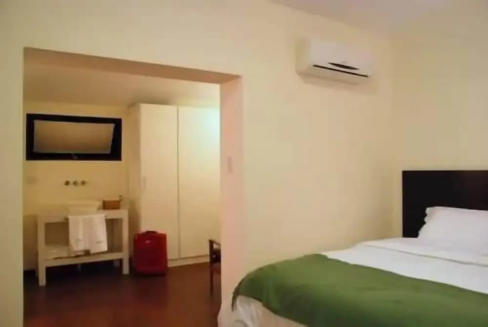 Suite with balcony and with city view