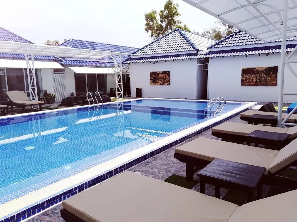 Superior Double room with pool view full double bed