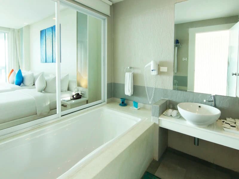 Superior Double room with balcony and with sea view twin beds