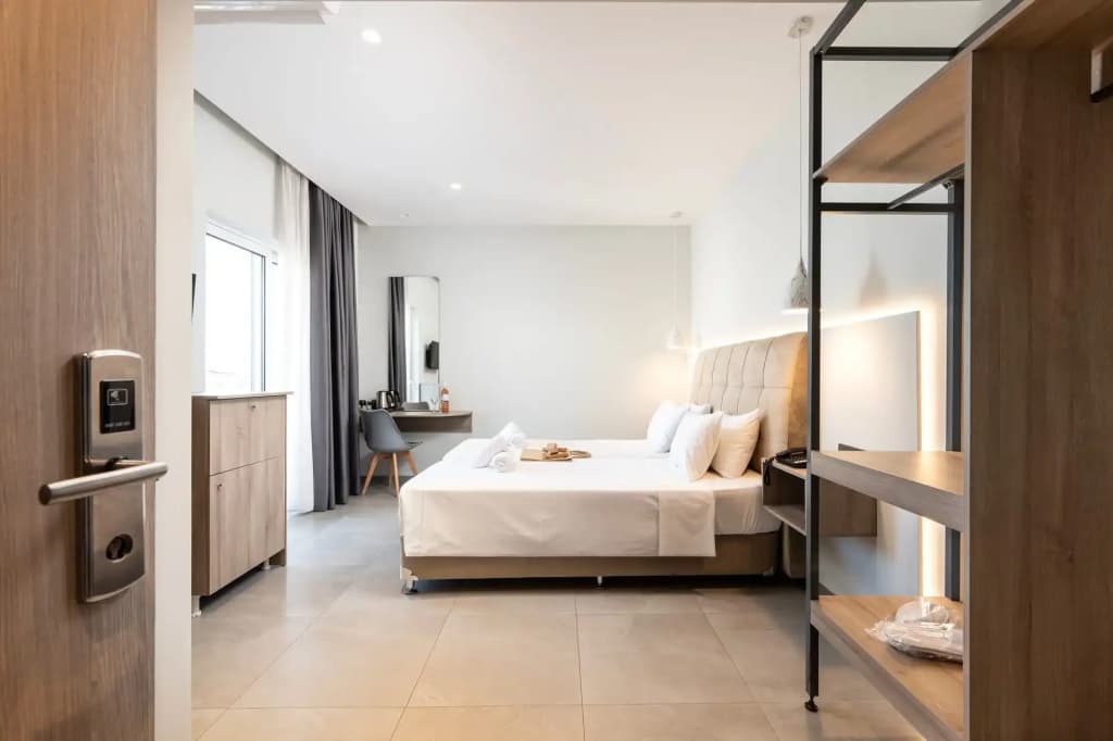 Deluxe Double room with harbour view full double bed