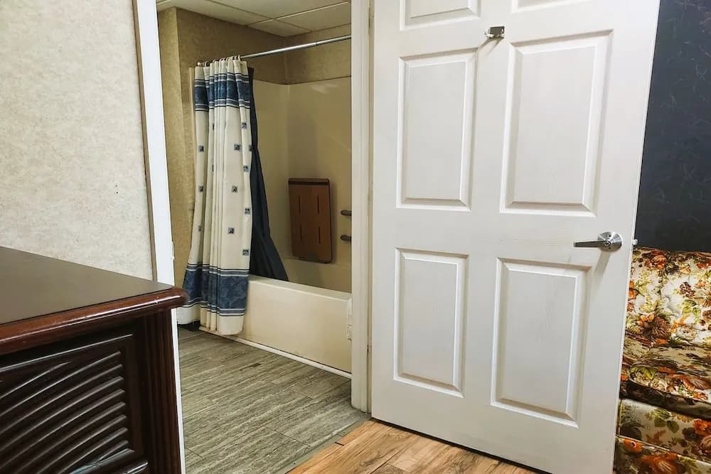 Double Suite full double bed