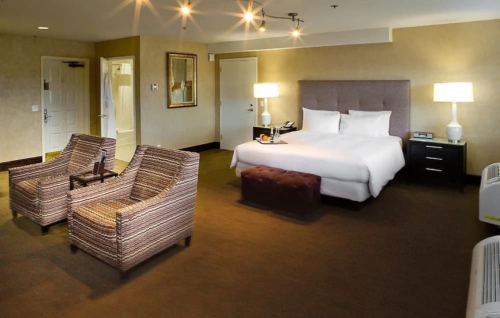 Double Suite full double bed