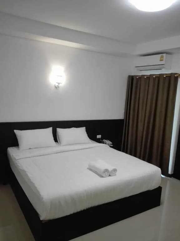 Deluxe Double room with balcony full double bed