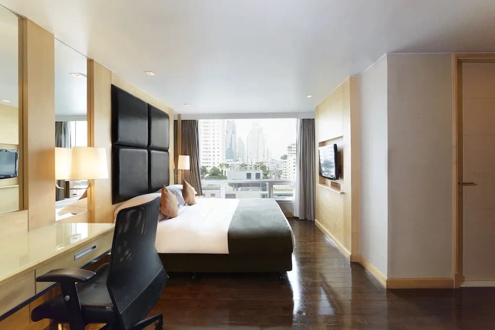 1 Bedroom Premium Suite with lake view