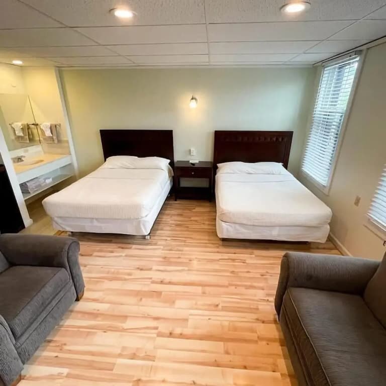 Quadruple Family Suite