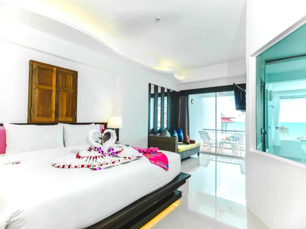Deluxe Double room with balcony full double bed