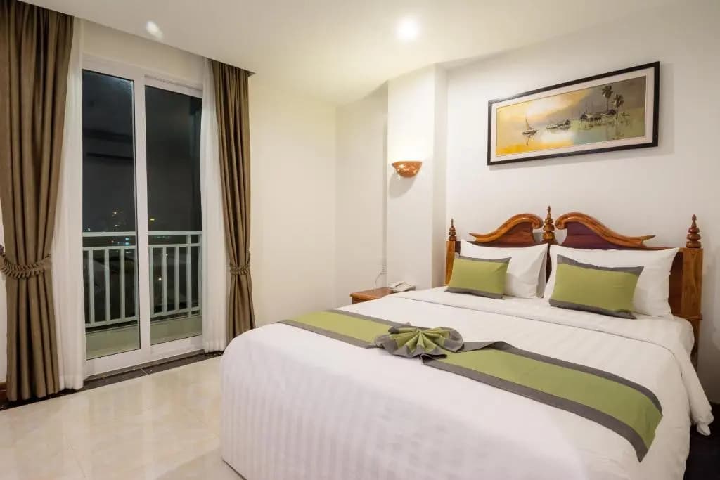 Superior Double room with city view full double bed