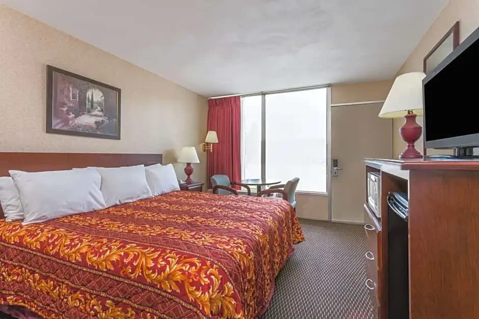 Double Suite full double bed