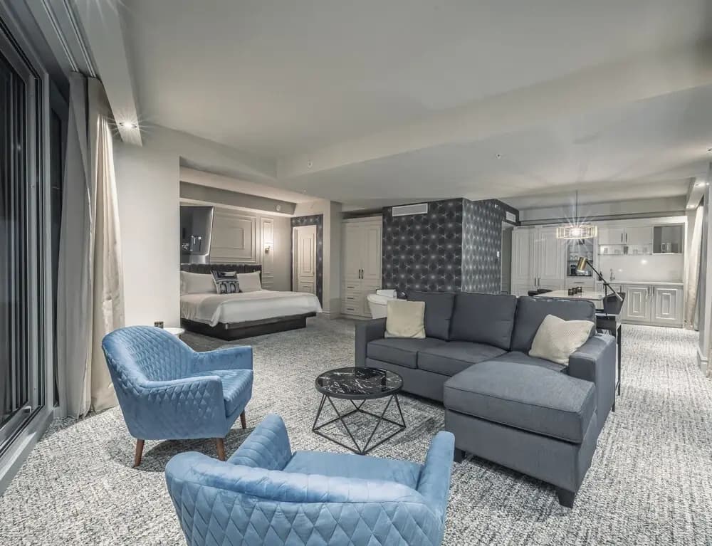 Double Suite with balcony full double bed