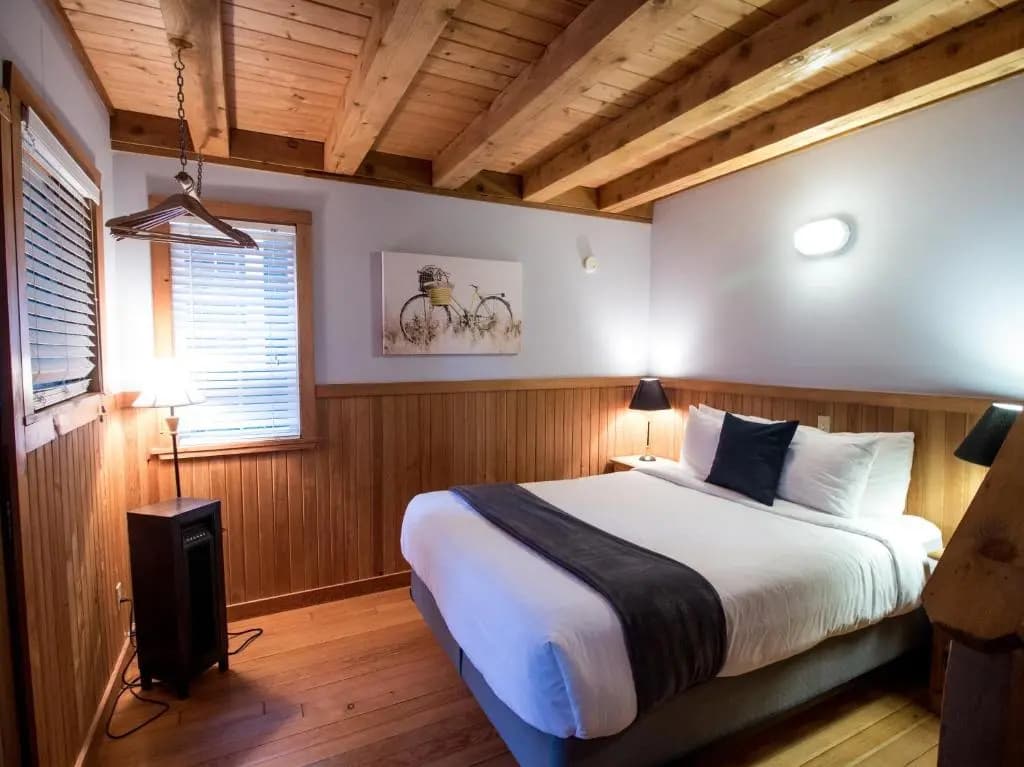 2 Bedrooms Cottage with land view