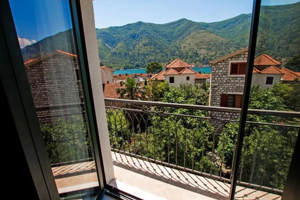 Standard Double room with partial sea view full double bed