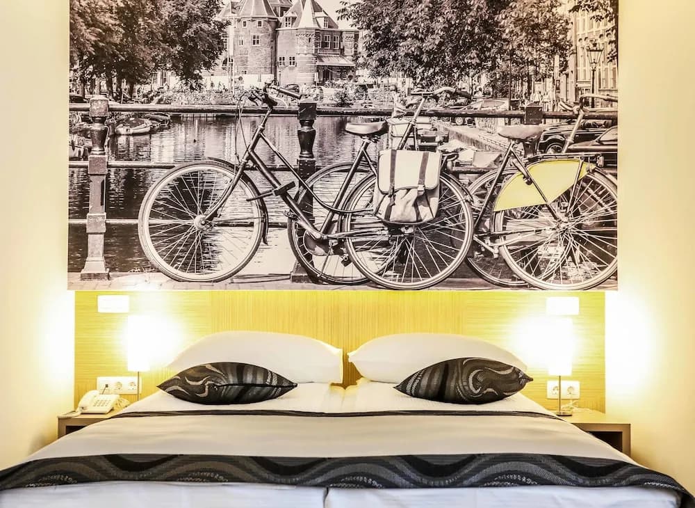 Superior Double room with city view full double bed