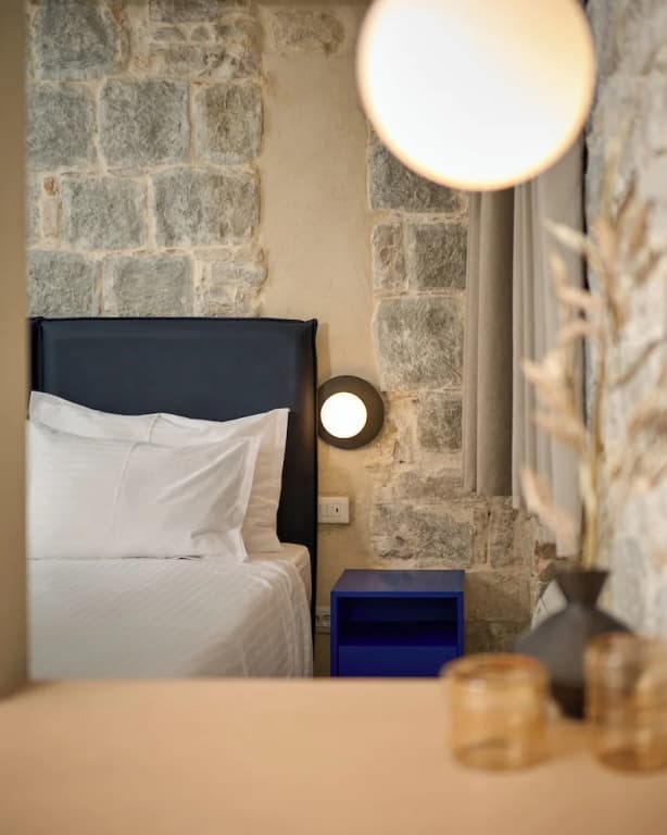 Deluxe Double room with balcony full double bed