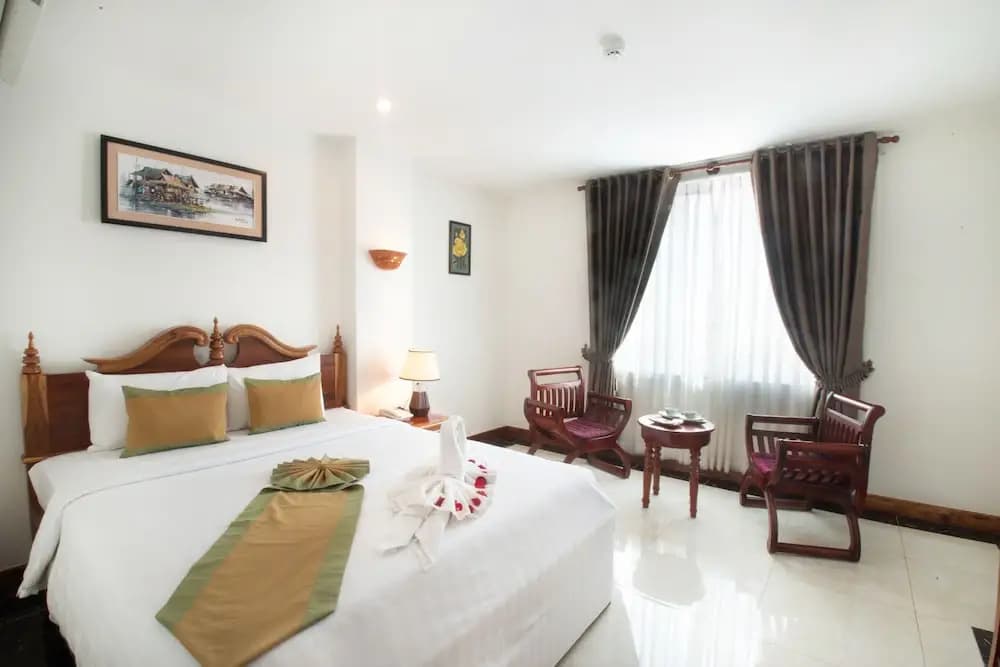 Deluxe Double room with balcony and with city view full double bed