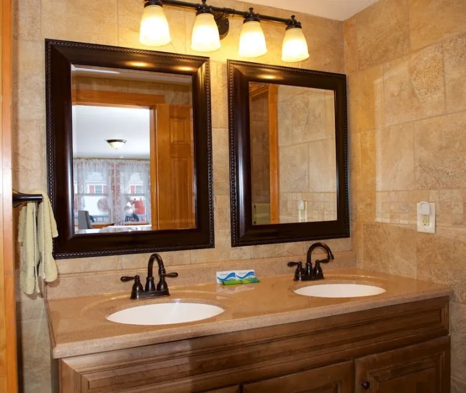 Deluxe Double room with courtyard view full double bed