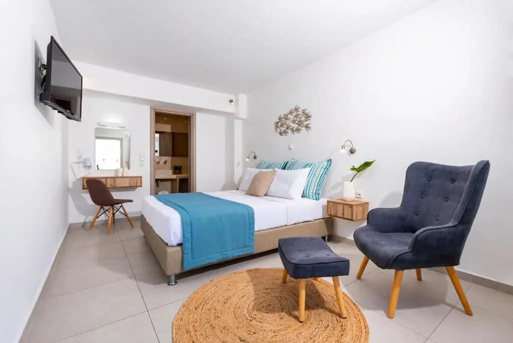 Standard Double room with pool view full double bed