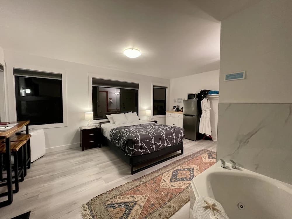 Standard room with balcony and oceanfront