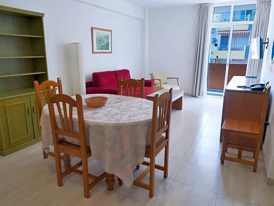 2 Bedrooms Quadruple Apartment with balcony