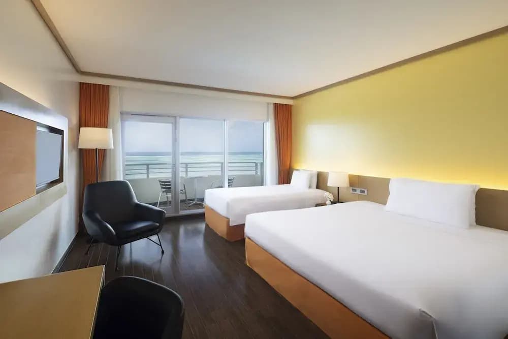 Deluxe room with balcony and with ocean view