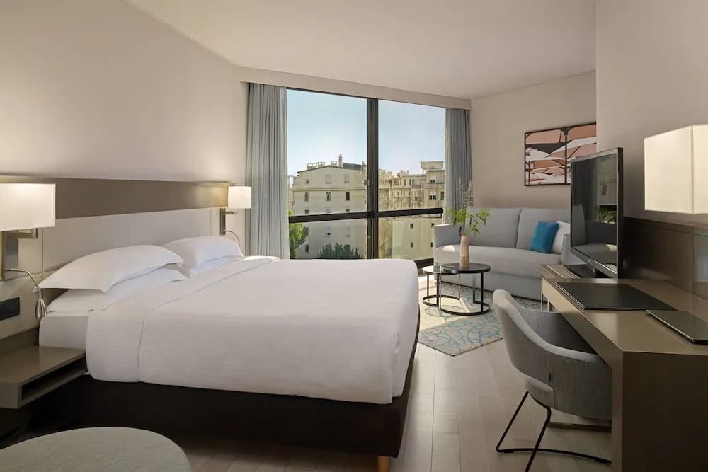 Double Junior Suite with city view full double bed