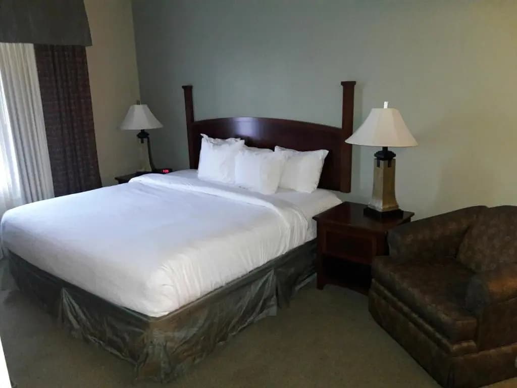 1 Bedroom Double Suite full double bed