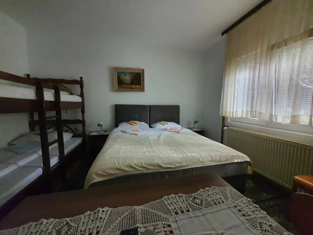 Standard Quadruple room with garden view