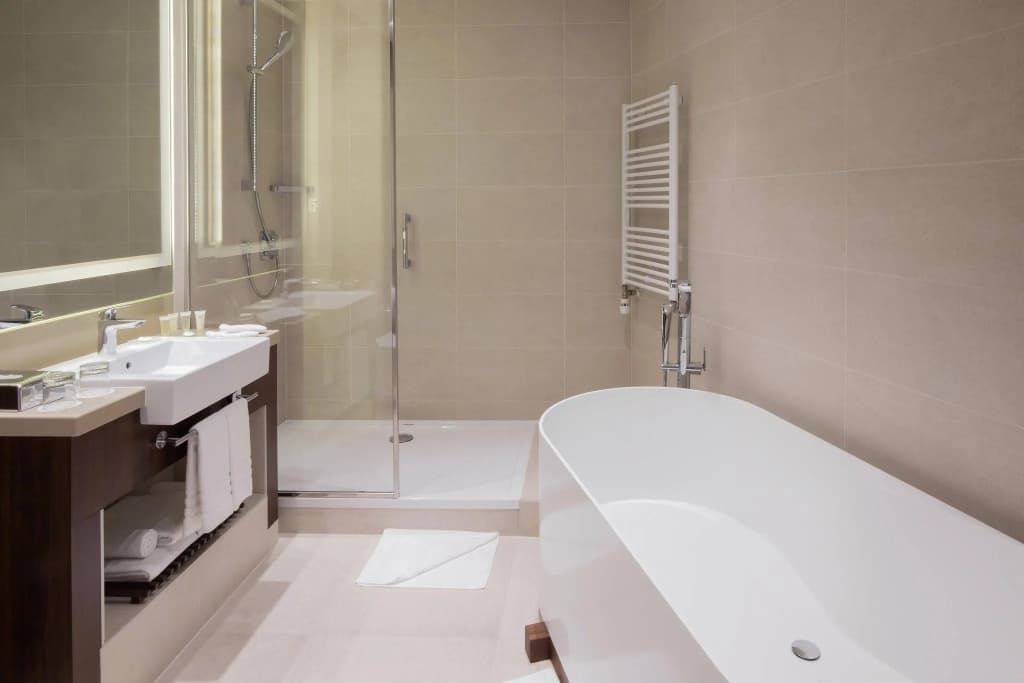 1 Bedroom Double Suite with city view full double bed
