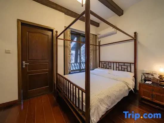 Standard room with balcony