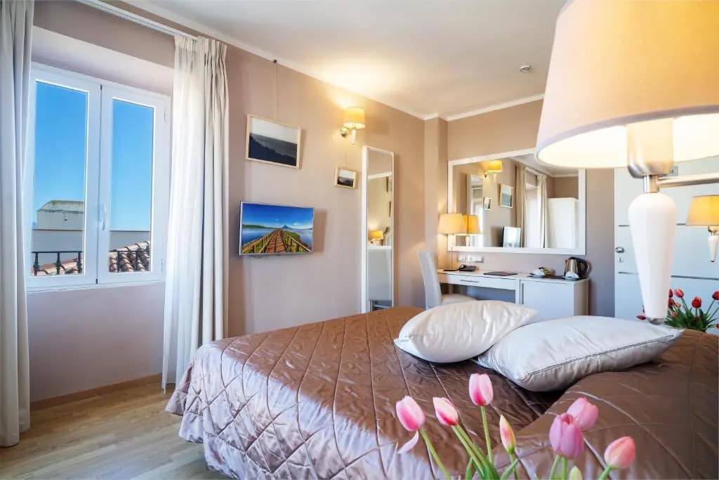 Superior Double room with balcony full double bed