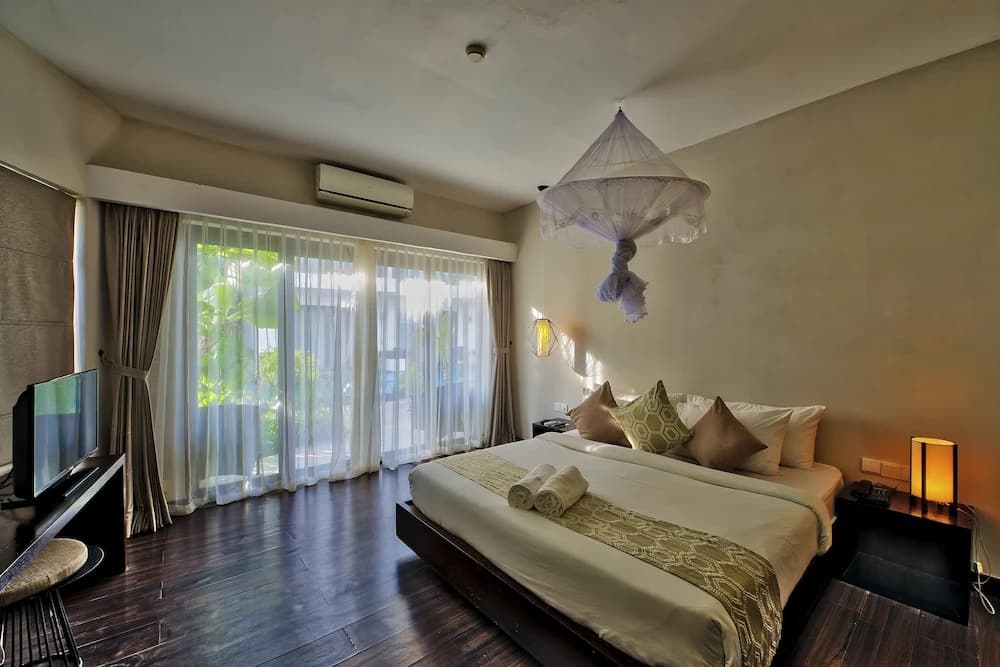 Standard Club room with balcony