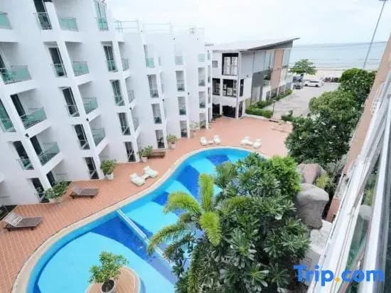 Deluxe Double room with pool view twin beds