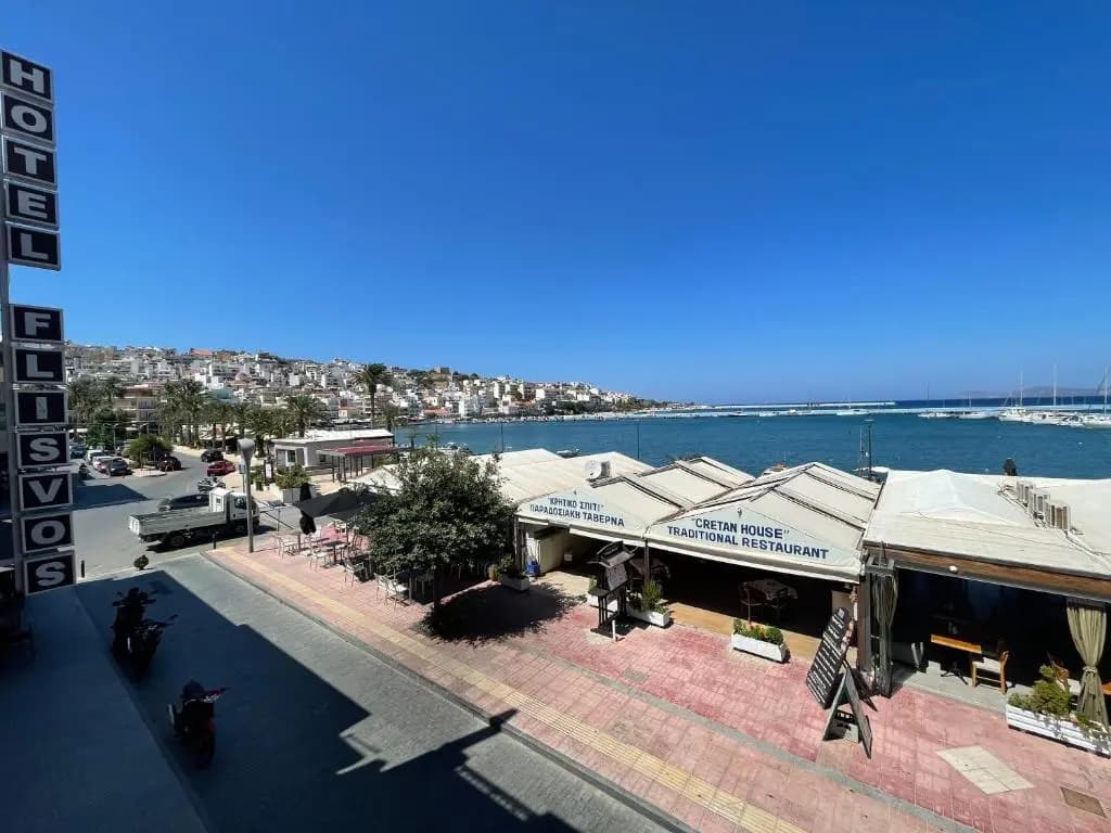 Standard Triple room with sea view