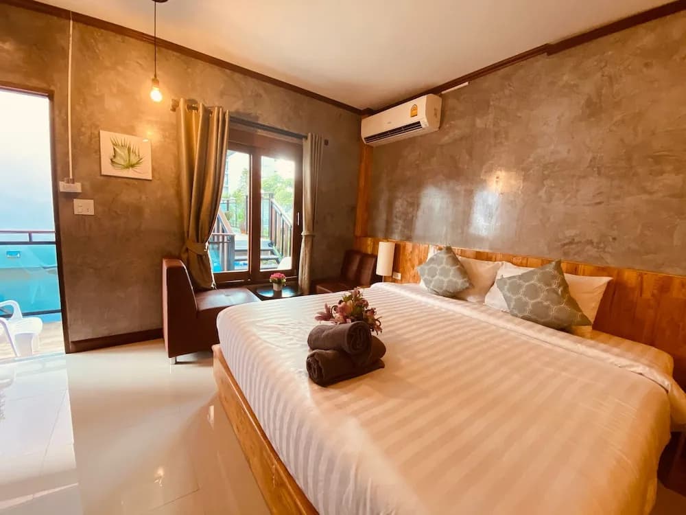 Superior Double room with balcony full double bed
