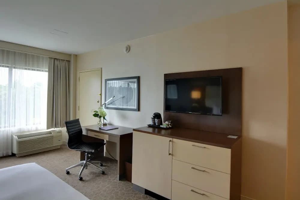 Deluxe Double room with balcony full double bed