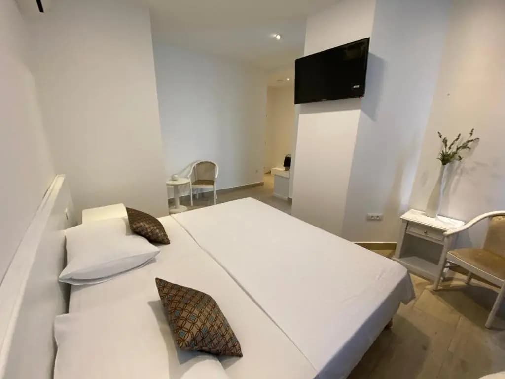 Deluxe Double room with garden view full double bed