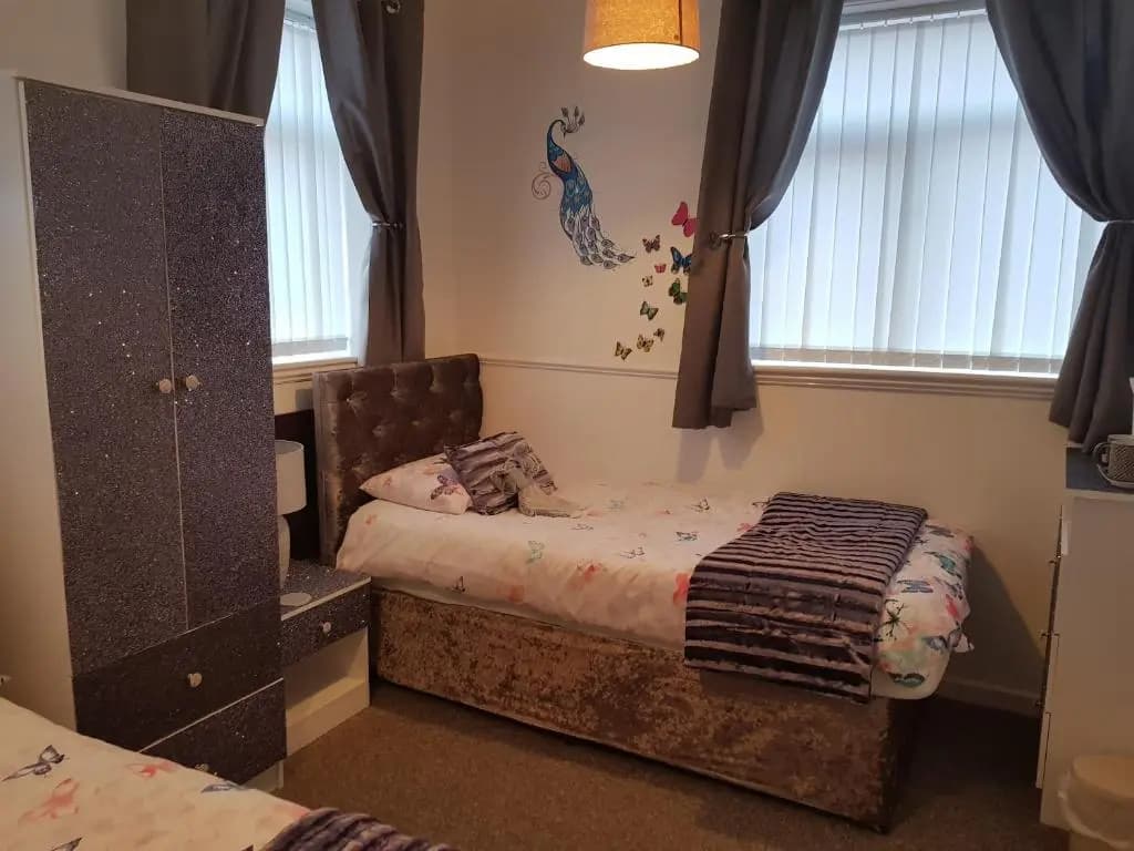 Standard Triple room